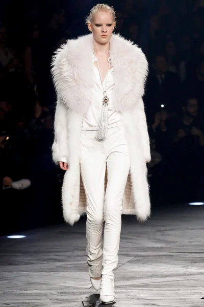 Look 24